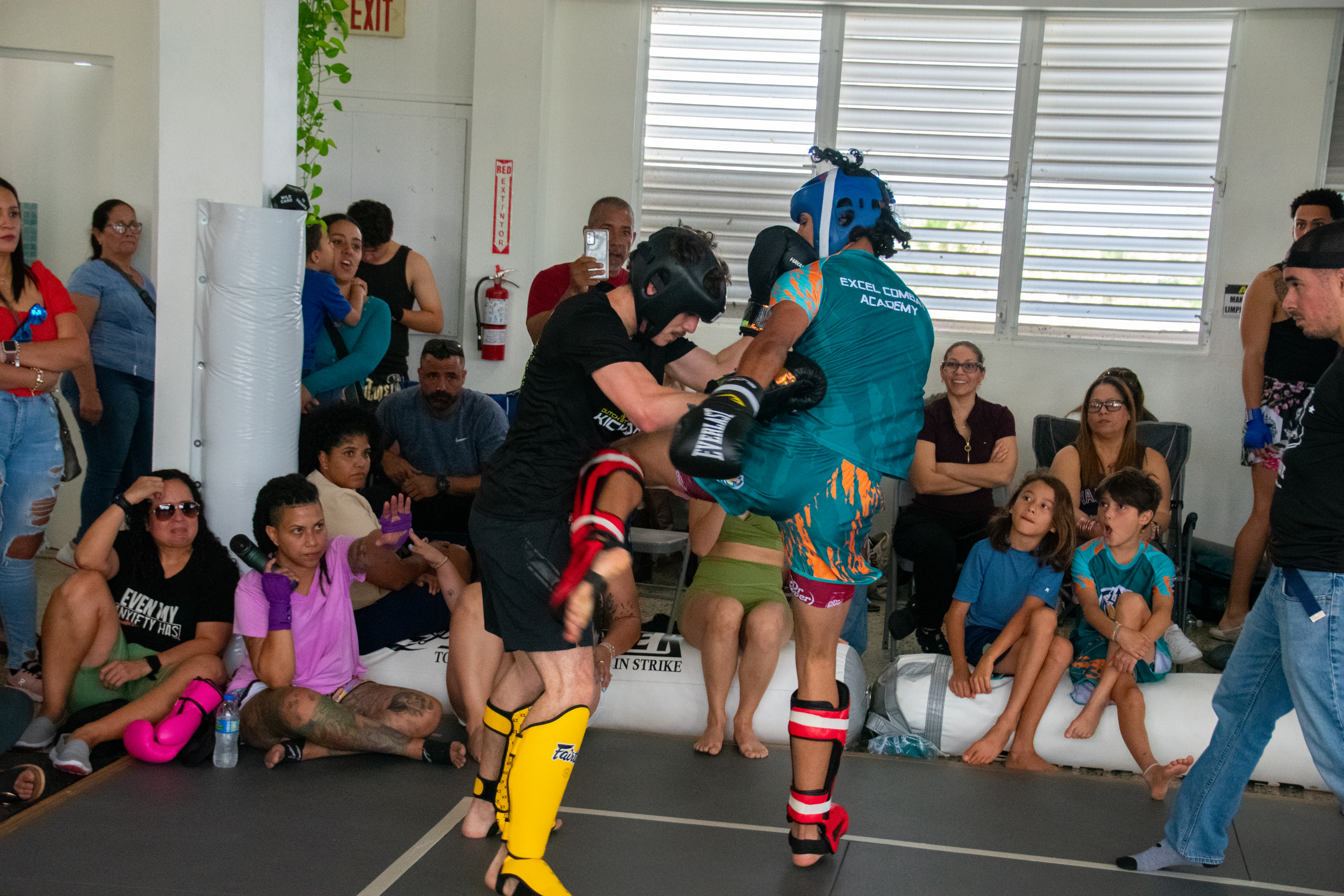 Muay Thai conditioning class